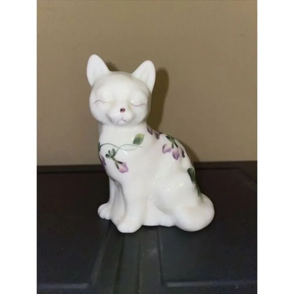 Fenton Art Glass‎ White floral sitting Cat Hand Painted Kitten signed